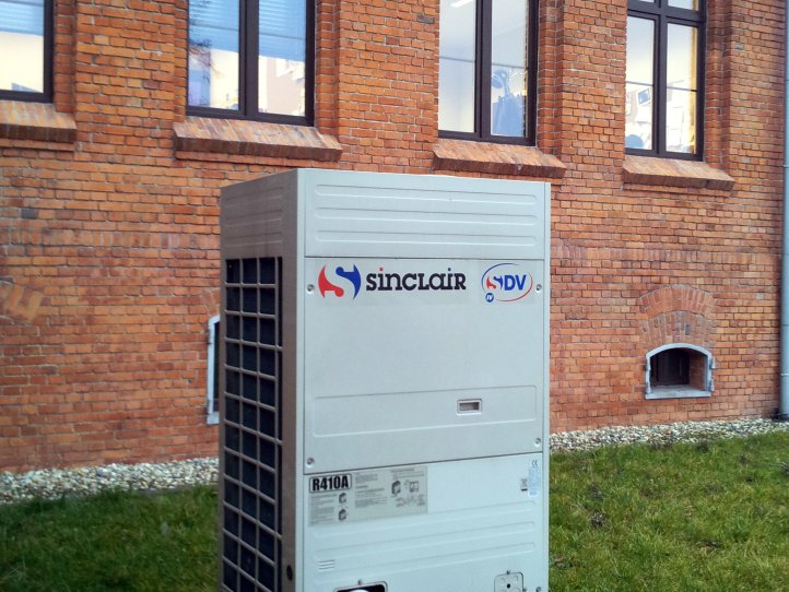 Commercial air conditioner system for museum