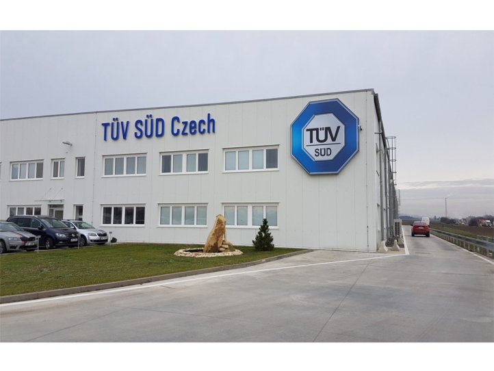 TÜV SÜD crash center